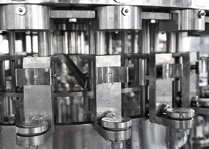 易拉罐啤酒/含汽飲料灌裝機(jī) 易拉罐啤酒/含汽飲料灌裝機(jī)